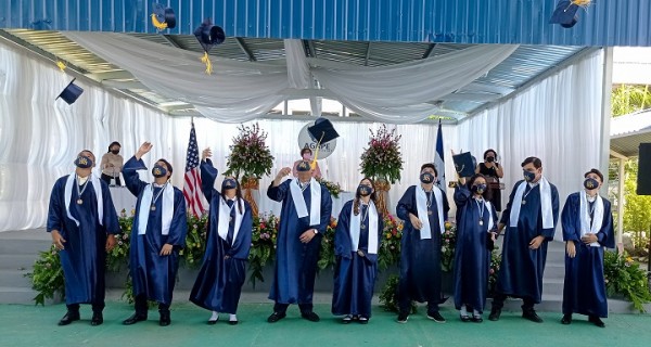 Ceremonia de graduación de los Seniors 2021 de la Escuela Bilingüe Ágape Christian Academy