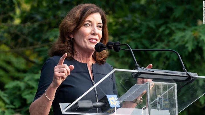 Tras la renuncia de Cuomo, Kathy Hochul será la primera gobernadora mujer de Nueva York
