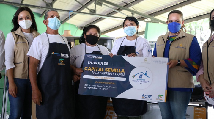 Migrantes retornados de San Pedro Sula son beneficiados por el Gobierno con capital semilla