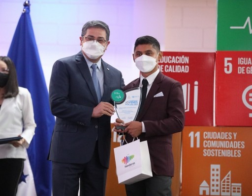 Ocho destacados jóvenes hondureños reciben Premios de la Juventud 2021