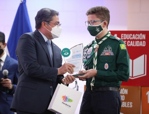 Ocho destacados jóvenes hondureños reciben Premios de la Juventud 2021