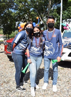 Seniors Entrance al estilo carnaval de la Happy Days & Freedom School