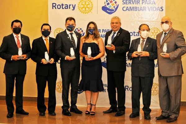 Ena Patricia Interiano fue juramentada como primera presidente mujer de Usula Rotary Club