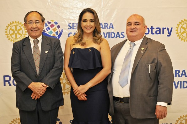 Ena Patricia Interiano fue juramentada como primera presidente mujer de Usula Rotary Club