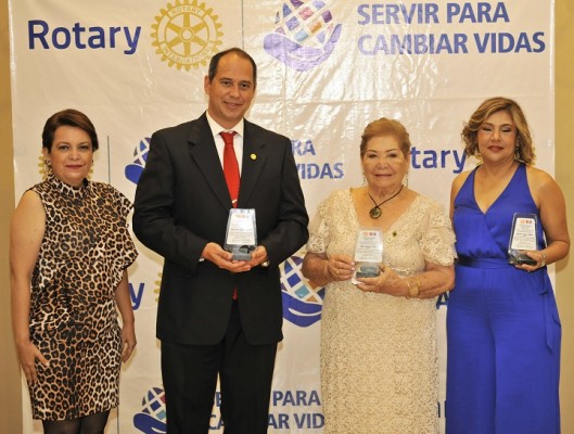 Ena Patricia Interiano fue juramentada como primera presidente mujer de Usula Rotary Club