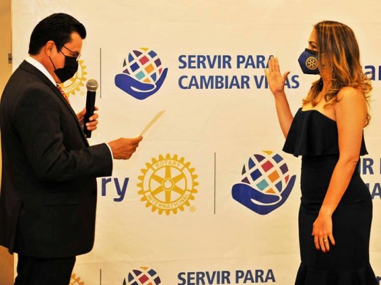 Ena Patricia Interiano fue juramentada como primera presidente mujer de Usula Rotary Club