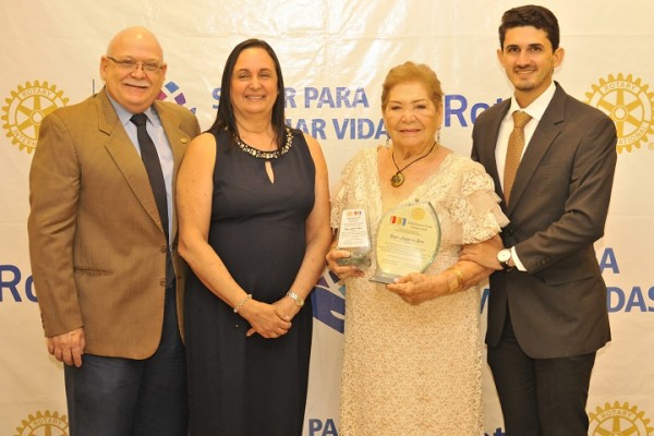 Ena Patricia Interiano fue juramentada como primera presidente mujer de Usula Rotary Club