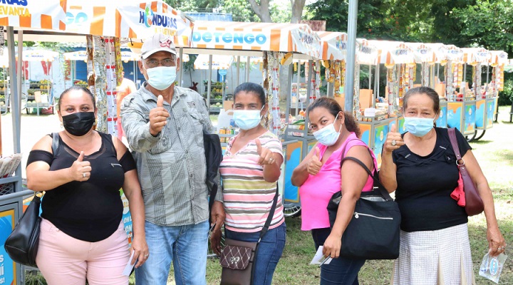 Emprendedores de Villanueva y La Lima reciben equipo y capital semilla para trabajar