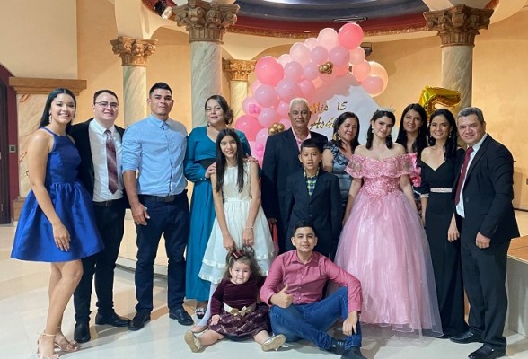 Espléndida celebración de quinceañera en honor a Ashley Romero 