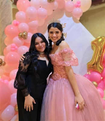 Espléndida celebración de quinceañera en honor a Ashley Romero 