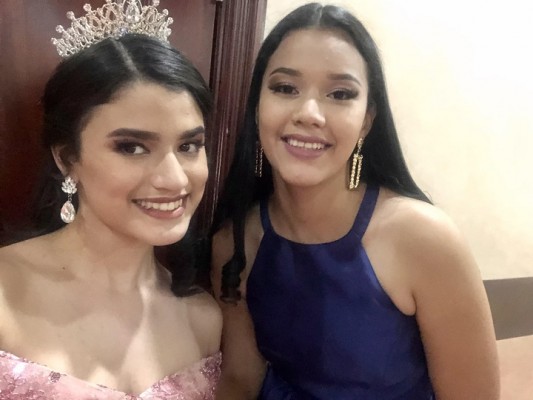 Espléndida celebración de quinceañera en honor a Ashley Romero 