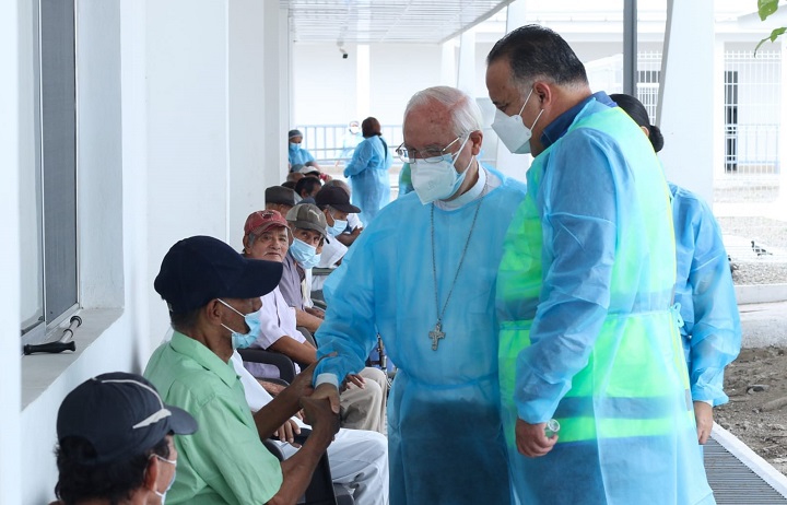 Monseñor Ángel Garachana recorrió instalaciones remodeladas de Casa Hogar de Ancianos Perpetuo Socorro