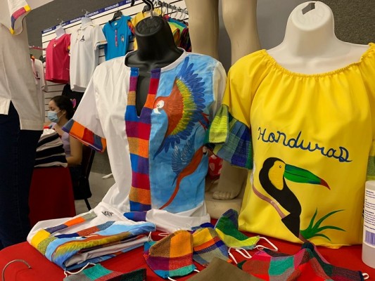 Emprendedores mostrarán su pasarela “Moda Bicentenario” en Expocentro