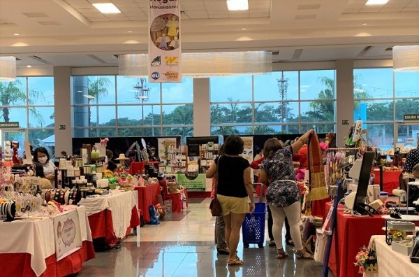 Exhibición de autos clásicos y Juegos tradicionales parte del actractivo en el Bazar del Sábado 