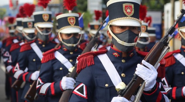 Con desfile cívico militar celebran sampedranos los 200 años de Independencia