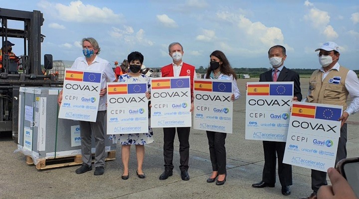 Llegan al país 180.000 dosis de vacunas contra la covid-19 donadas por España