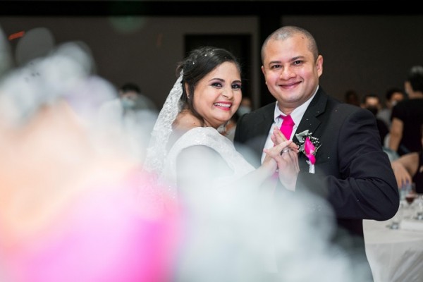 Su mascota “Bruno” el enviado espacial en la boda de Alba Molina y Danny Altamirano