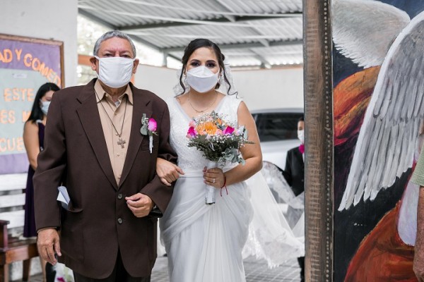  “Bruno” el enviado espacial en la boda de Alba Molina y Danny Altamirano