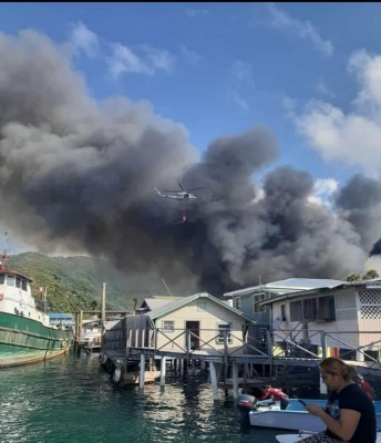 Al menos 126 casas resultaron totalmente arrasadas por las llamas en Guanaja