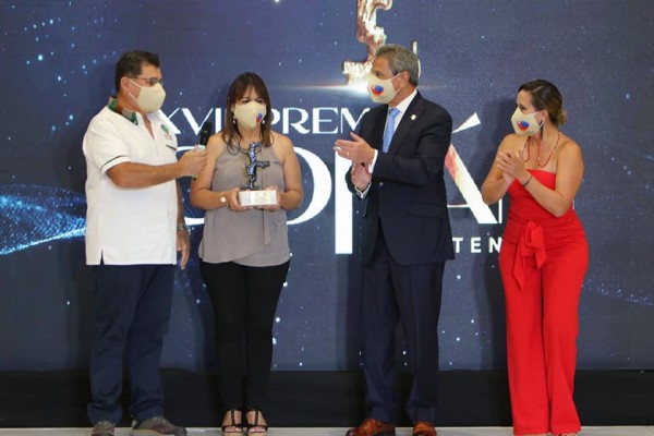 Por su aporte al turismo: Hotel San Lucas y ambientalista Lloyd Davidson ganan Premios Copán Bicentenario