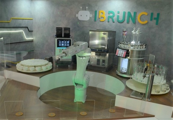 Inauguran en San Pedro Sula restaurante Ibrunch con novedoso brazo robótico que hace cafés 