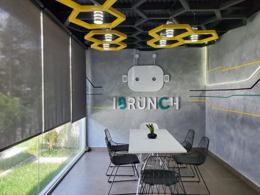 Inauguran en San Pedro Sula restaurante Ibrunch con novedoso brazo robótico que hace cafés 