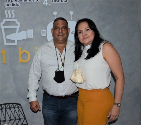 Inauguran en San Pedro Sula restaurante Ibrunch con novedoso brazo robótico que hace cafés 