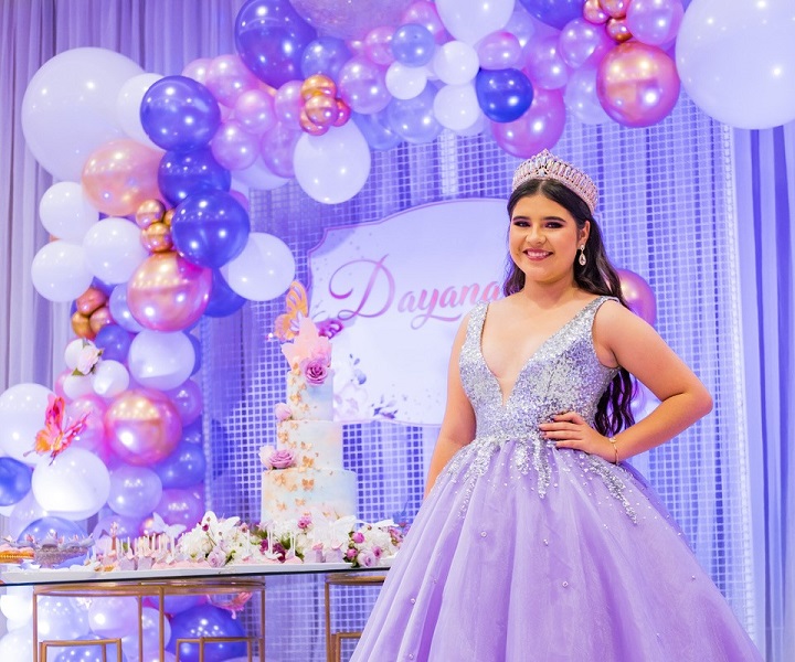 Dayanara Paz y su fiesta quinceañera entre mariposas