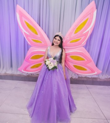 Dayanara Paz y su fiesta quinceañera entre mariposas 