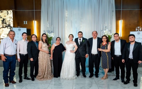 Eduardo Pinto y Victoria Henríquez casados en una boda inolvidable