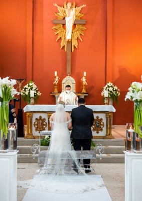 Eduardo Pinto y Victoria Henríquez casados en una boda inolvidable