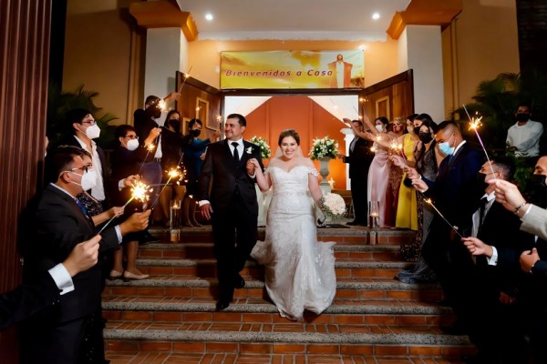 Eduardo Pinto y Victoria Henríquez casados en una boda inolvidable