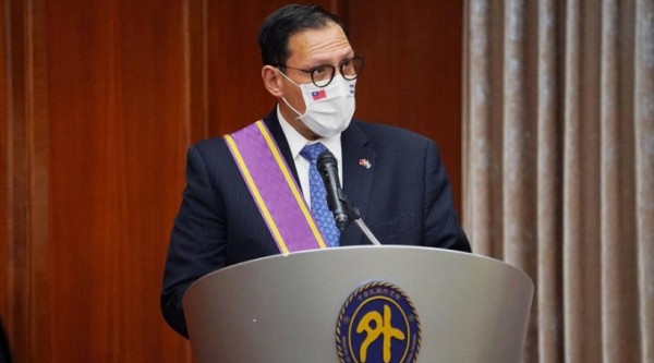 República de China Taiwán condecora al canciller hondureño con la Orden Estrella Brillante