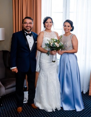 Eunice Moncada con sus padres Raúl Moncada y Dora de Moncada