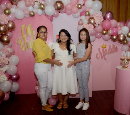 Detalles en rosa para el tierno baby shower de Tania Orellana