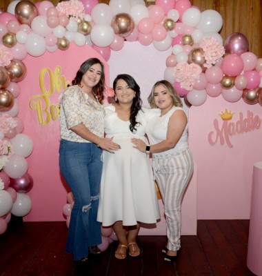 Detalles en rosa para el tierno baby shower de Tania Orellana