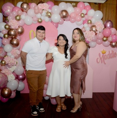 Detalles en rosa para el tierno baby shower de Tania Orellana