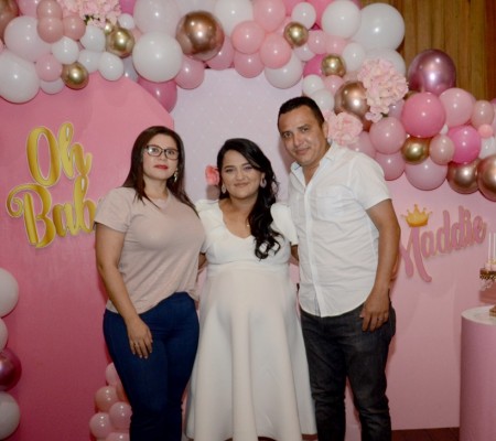 Detalles en rosa para el tierno baby shower de Tania Orellana