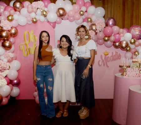 Detalles en rosa para el tierno baby shower de Tania Orellana