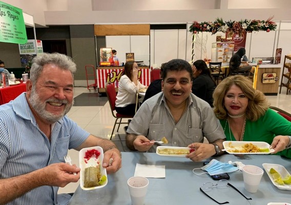 Roberto Contreras, Jorge Faraj y Maritza de Lara en el Bzar del sábado