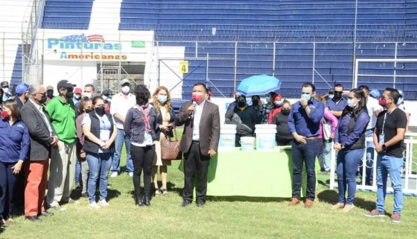 Inicia pintado del Estadio Nacional en azul turquesa para traspaso de mando Presidencial