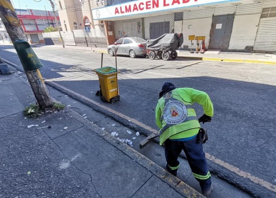 Ellos se olvidan del feriado para mantener limpia la ciudad de SPS tras celebración de Nochebuena