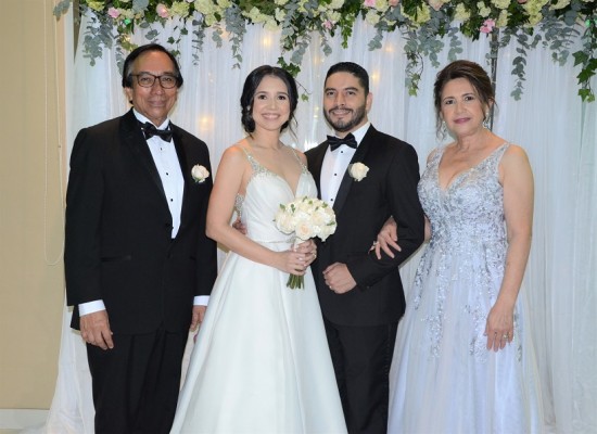Román Soto y Melissa Rodríguez festejan su unión ante Dios