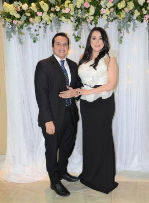Román Soto y Melissa Rodríguez festejan su unión ante Dios