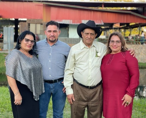 La boda de Melvin Israel y Anabel… al natural con brisa fresca del Lago de Yojoa