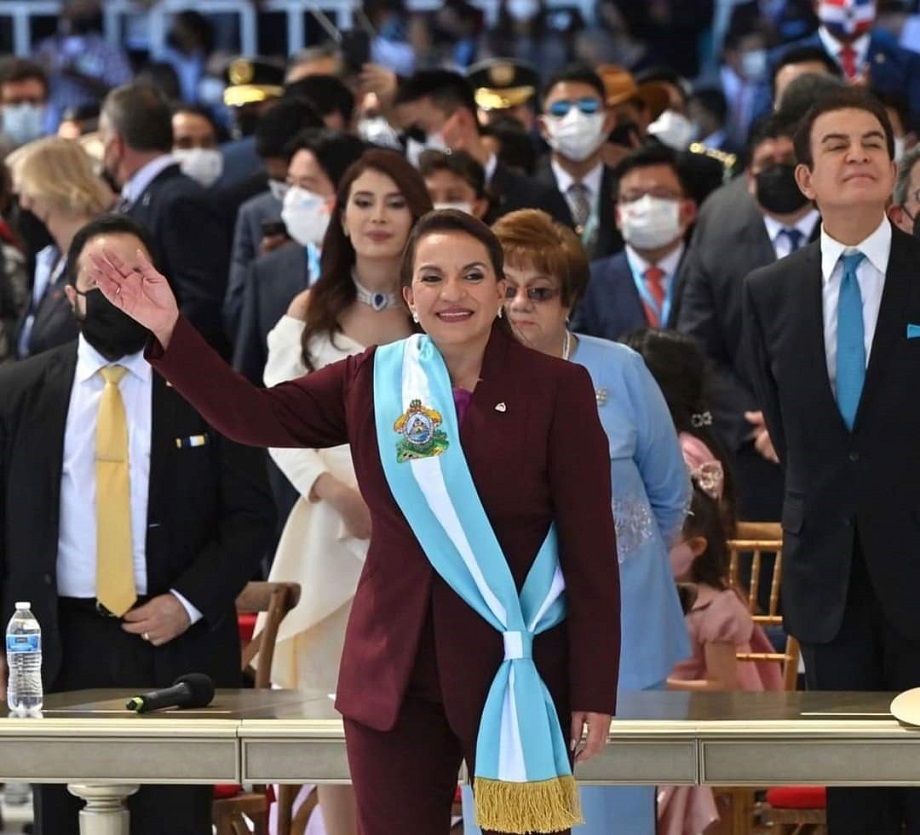 “Mi gobierno no continuará con la vorágine de saqueo”, prometió la nueva presidenta de Honduras Xiomara Castro