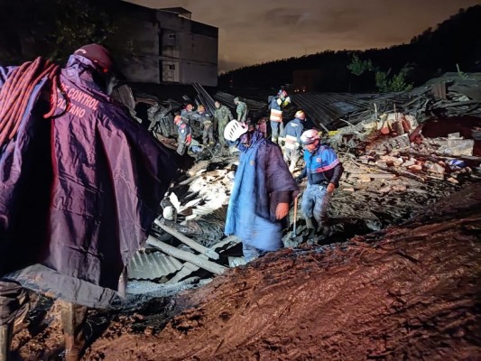 Se contabilizan 22 muertos y decenas de heridos tras deslave en Ecuador