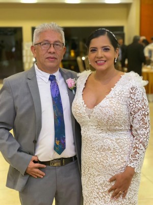 La boda de Luis Erazo y Vilma Funes… ¡Intima e inolvidable!