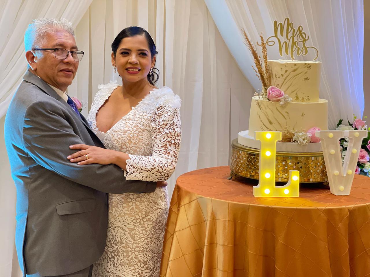 La boda de Luis Erazo y Vilma Funes… ¡Intima e inolvidable!