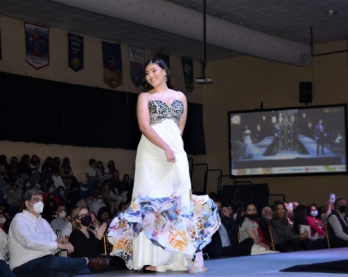 Belleza, glamur y elegancia en la pasarela del Fashion Show 2022 de la EIS